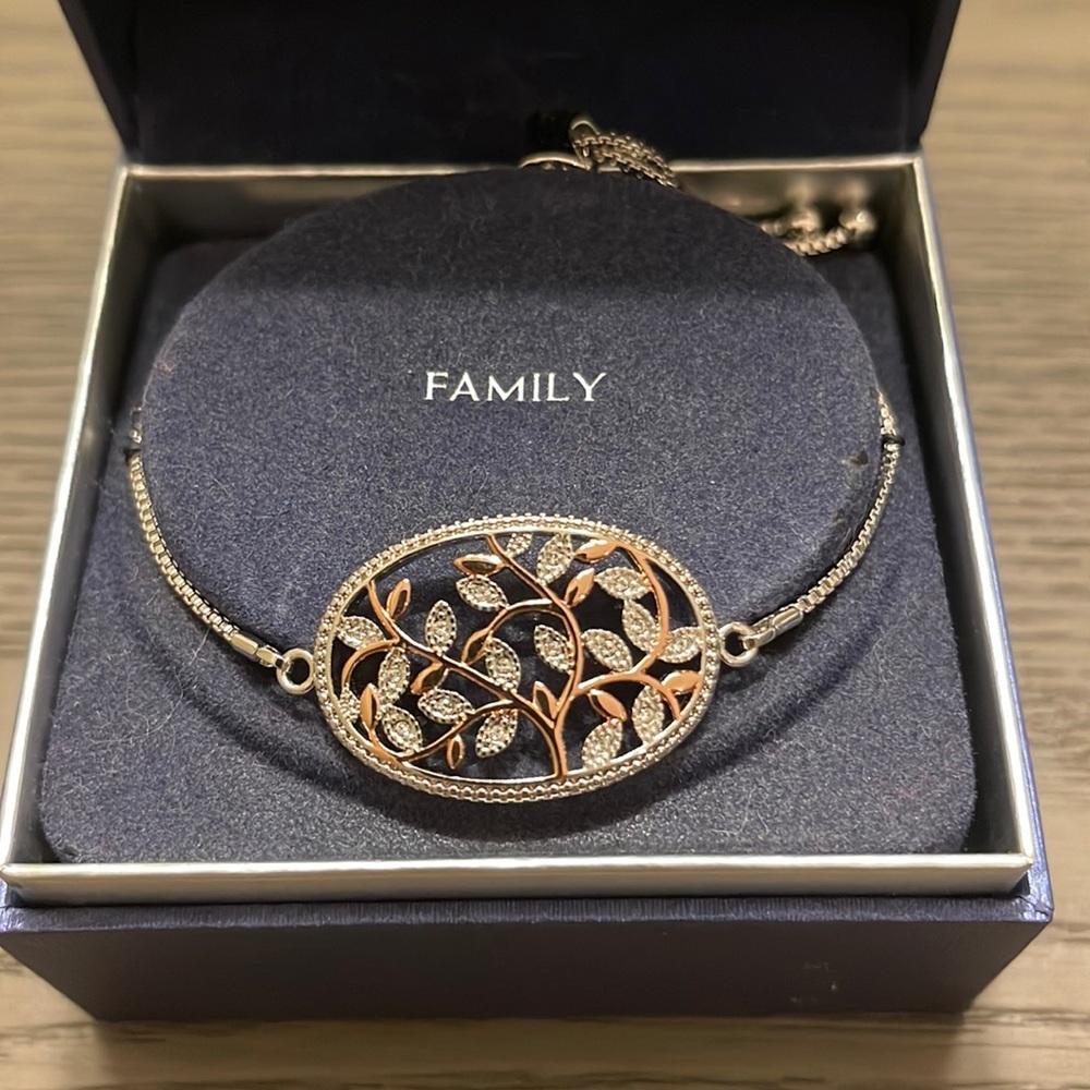 Family Tree Bracelet. Crystals from Swarovski 💎